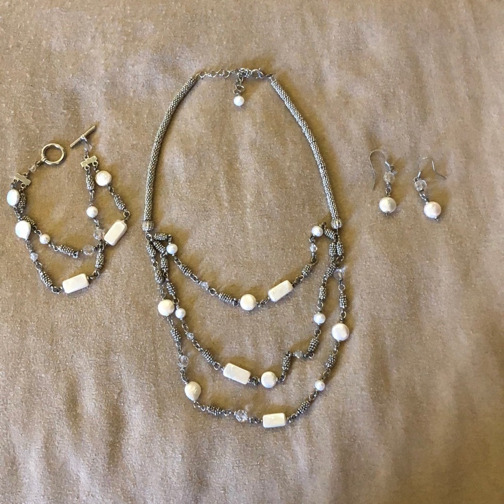 Necklace, bracelet and earring set